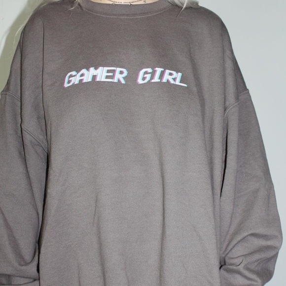 Tops - oversized ‘gamer girl’ crewneck